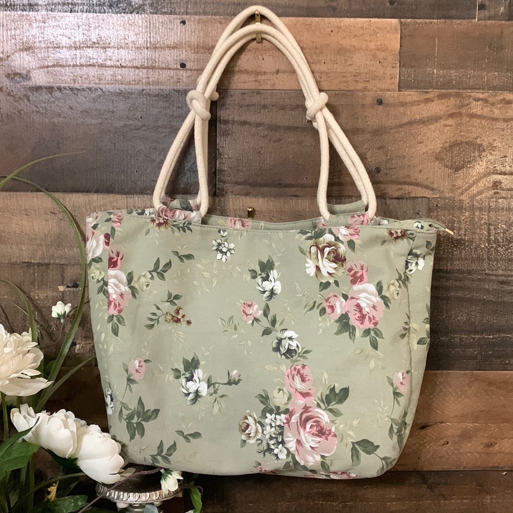 ⭐️HP!⭐️ 🍃🌸 Farmhouse Is My Style Handbag/Tote